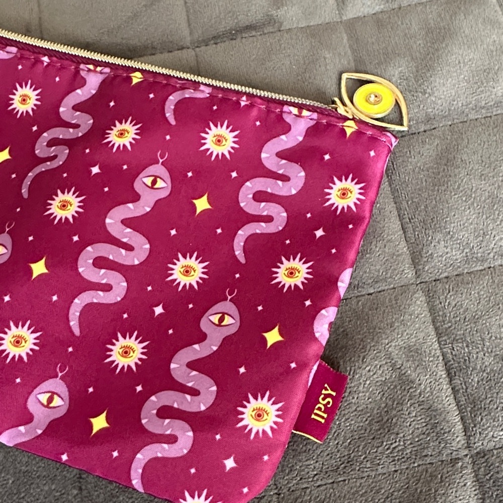 New 5/25💕Ipsy cosmetic bag - Picture 2 of 3